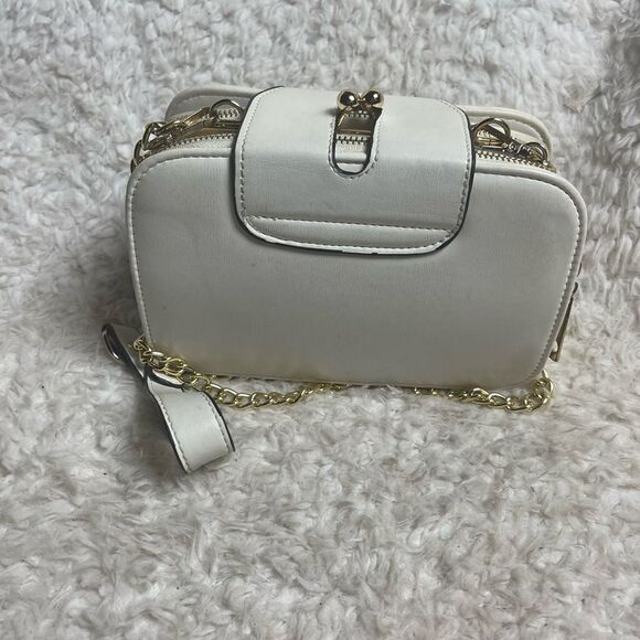 White synthetic leather crossbody bag with fashion accents & gold tone chain. - Picture 2 of 15